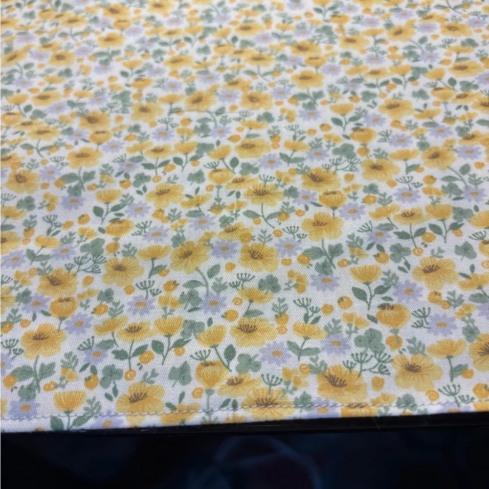 Floral table runner - Picture 2 of 5